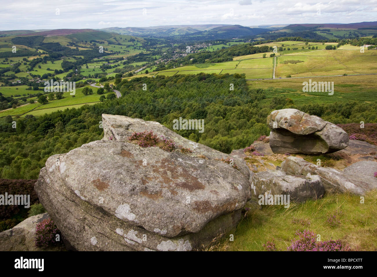 Vista sorpresa vicino a Hathersage derbyshire Peak District Inghilterra uk gb Foto Stock