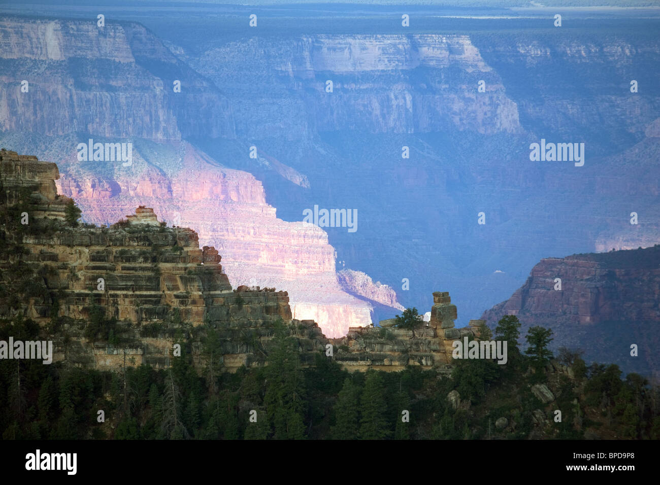 Il Grand Canyon al tramonto dalla North Rim Lodge, Arizona, Stati Uniti d'America Foto Stock