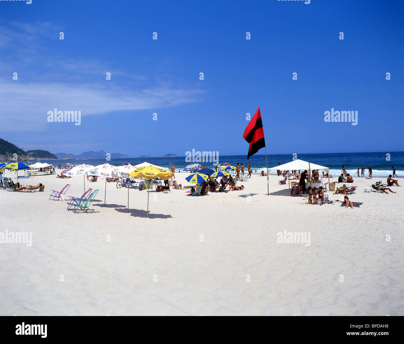 Sulla spiaggia di Copacabana, Rio de Janeiro, Stato di Rio de Janeiro, Repubblica del Brasile Foto Stock