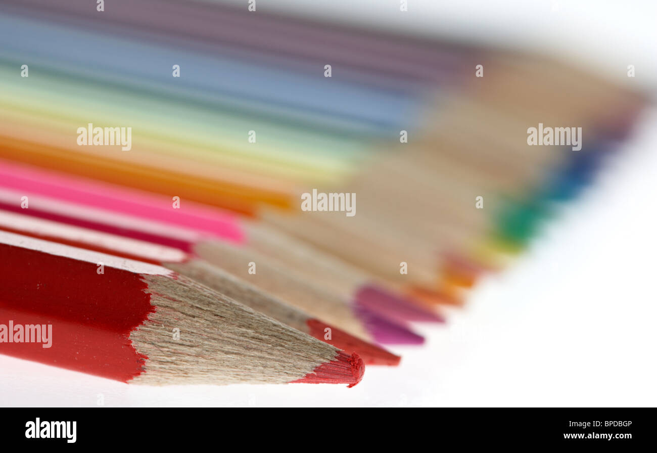 Riga di colorate matite colorate Foto Stock