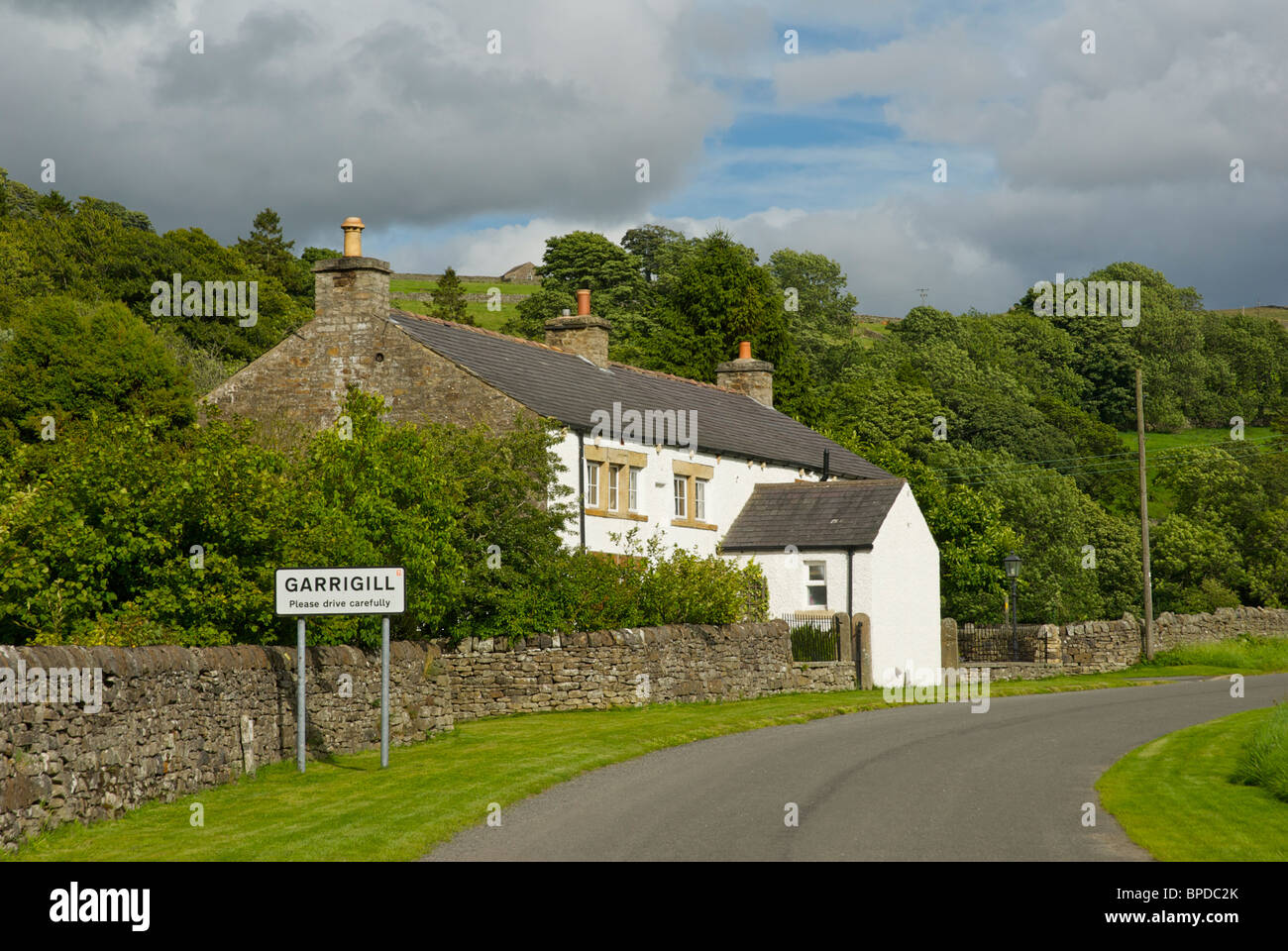 Segno per il villaggio di Garrigill, North Pennines, Cumbria, England Regno Unito Foto Stock