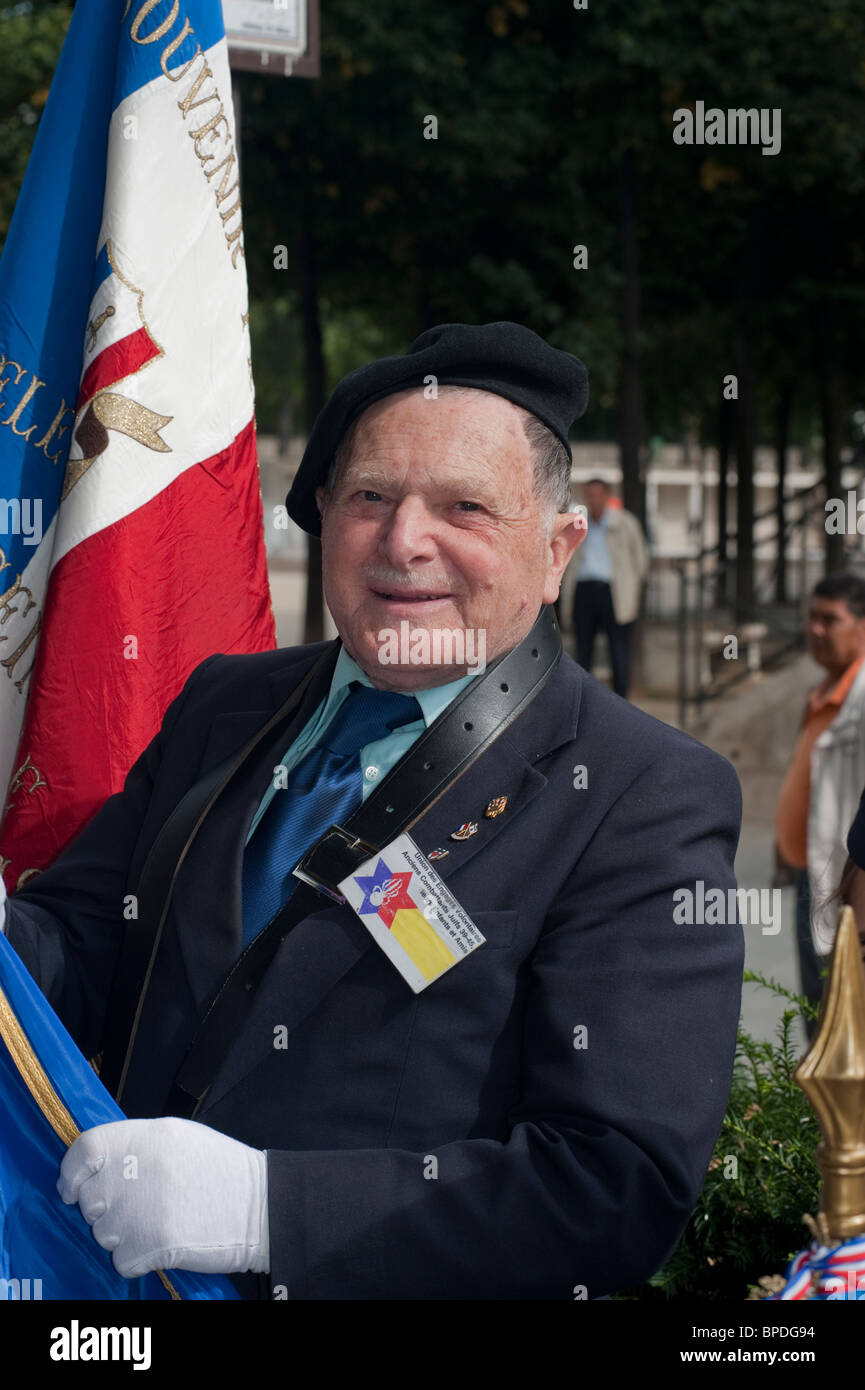 Parigi, Francia, la città festeggia il sessantesimo anniversario della sua liberazione, Ritratto vecchio soldato, Drancy deportato, Shoah Foto Stock