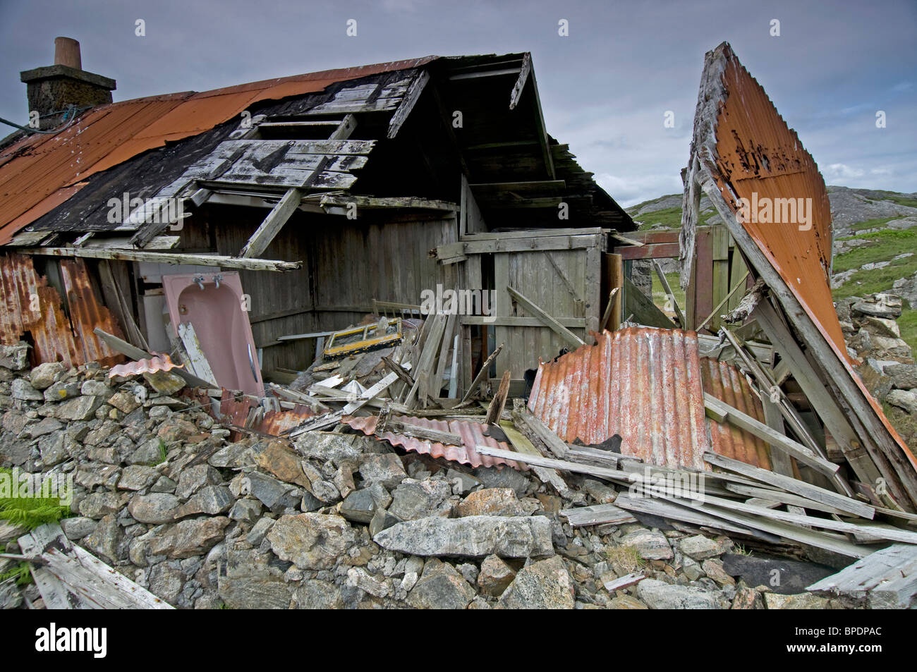 Un abbandonato rovinato crofting frazione a Roisinis su Eriskay, Ebridi Esterne, Western Isles. La Scozia. SCO 6395 Foto Stock