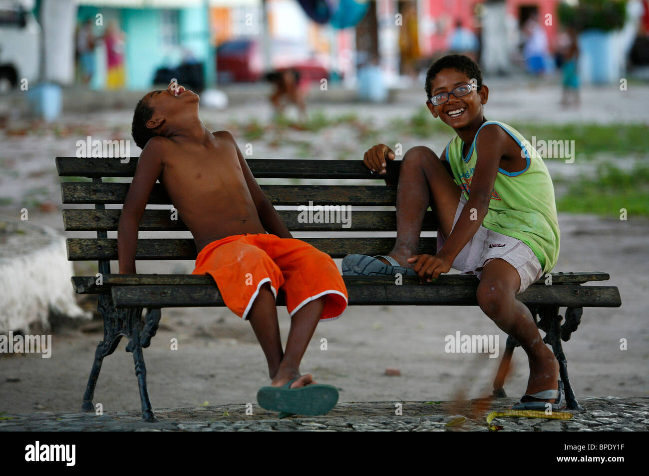 Bambini sorridenti in Arraial d'Ajuda, Bahia, Brasile. Foto Stock