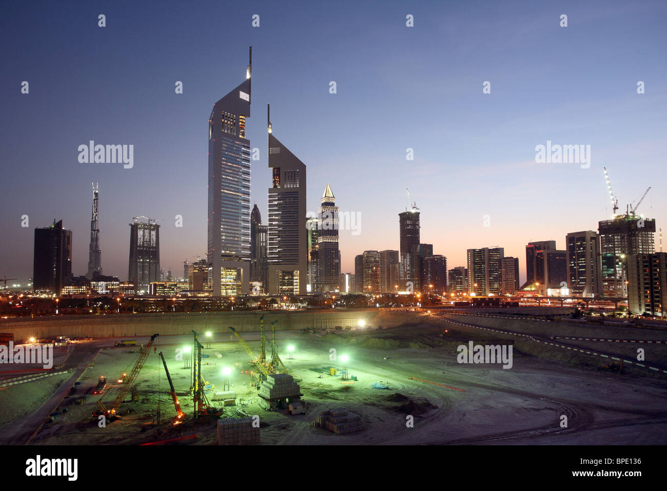 La città di sera, Dubai, Emirati Arabi Uniti Foto Stock