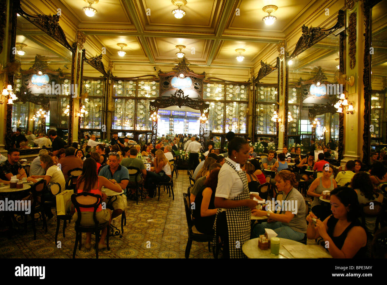 Confeitaria Colombo nel centro downtown area, Rio de Janeiro, Brasile. Foto Stock