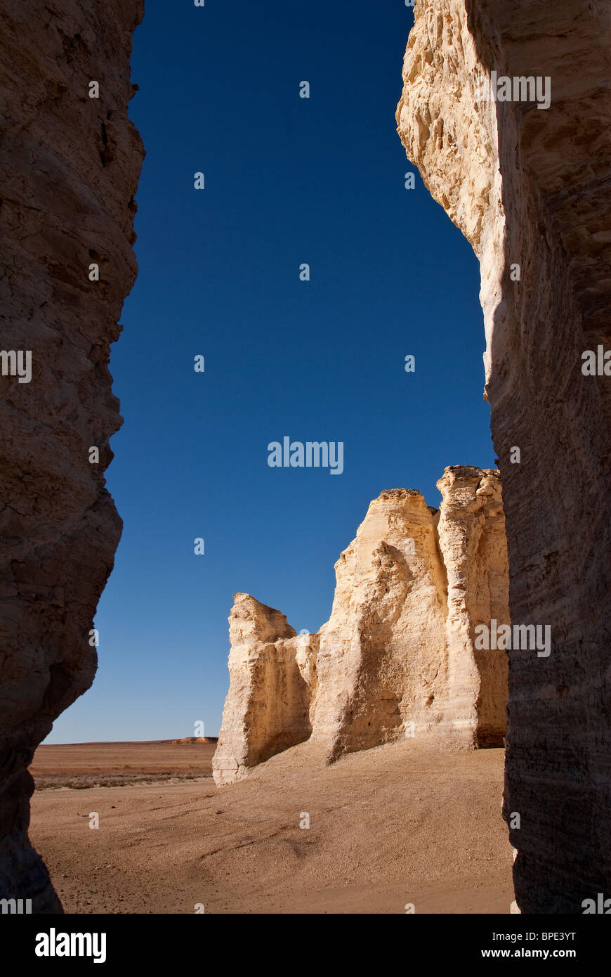 Vista attraverso il Rock Arch monumento naturale di rocce Landmark Kansas USA Foto Stock