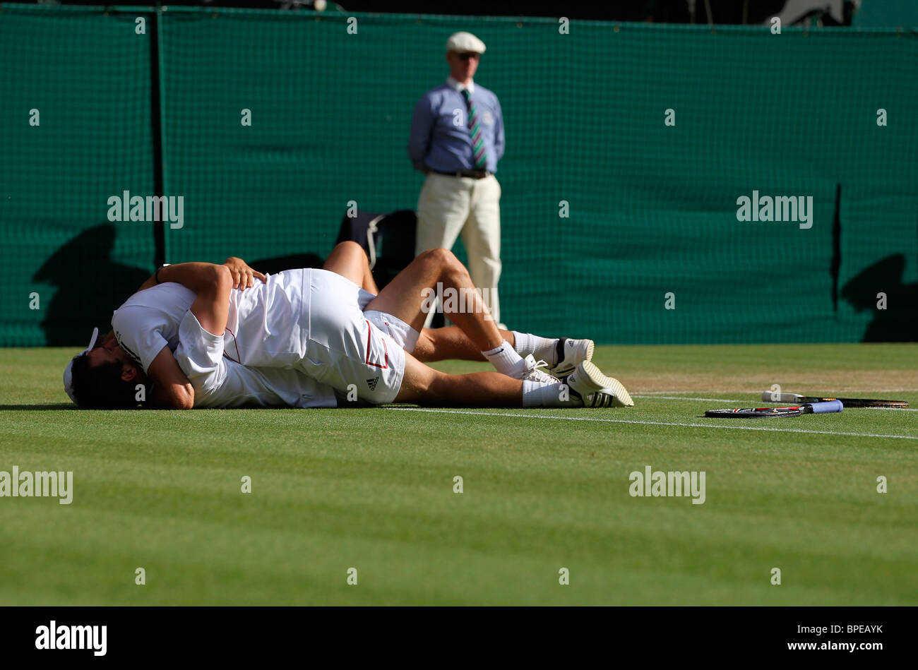 Juergen Melzer (AUT) con tappo e Philipp Petzschner (GER) sono gli uomini doppio Champions del 2010 campionati di Wimbledon Foto Stock