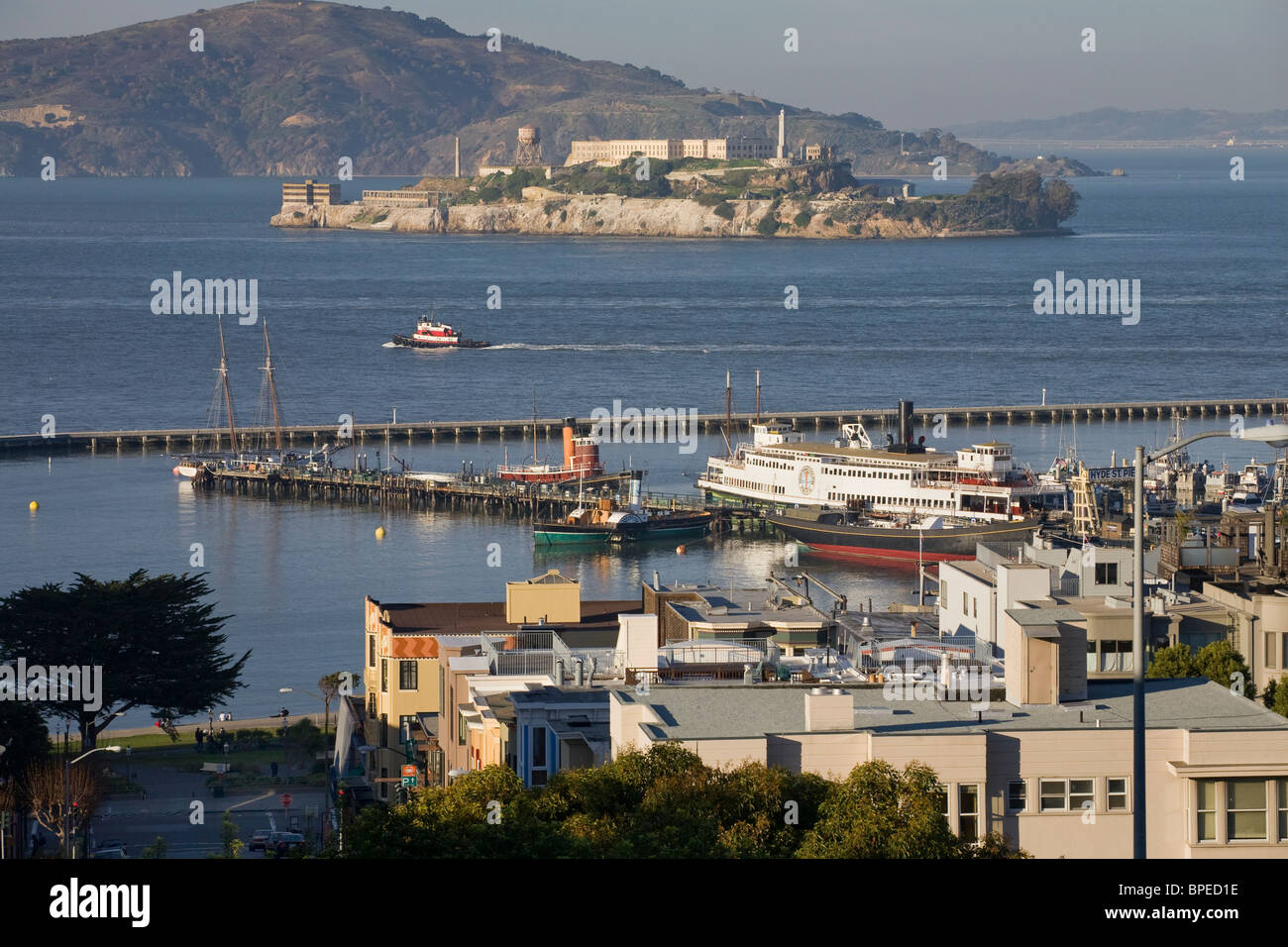 Stati Uniti, California, San Francisco Fisherman Wharf area, case e edifici di appartamenti, S.F. Maritime National Historical Park Foto Stock