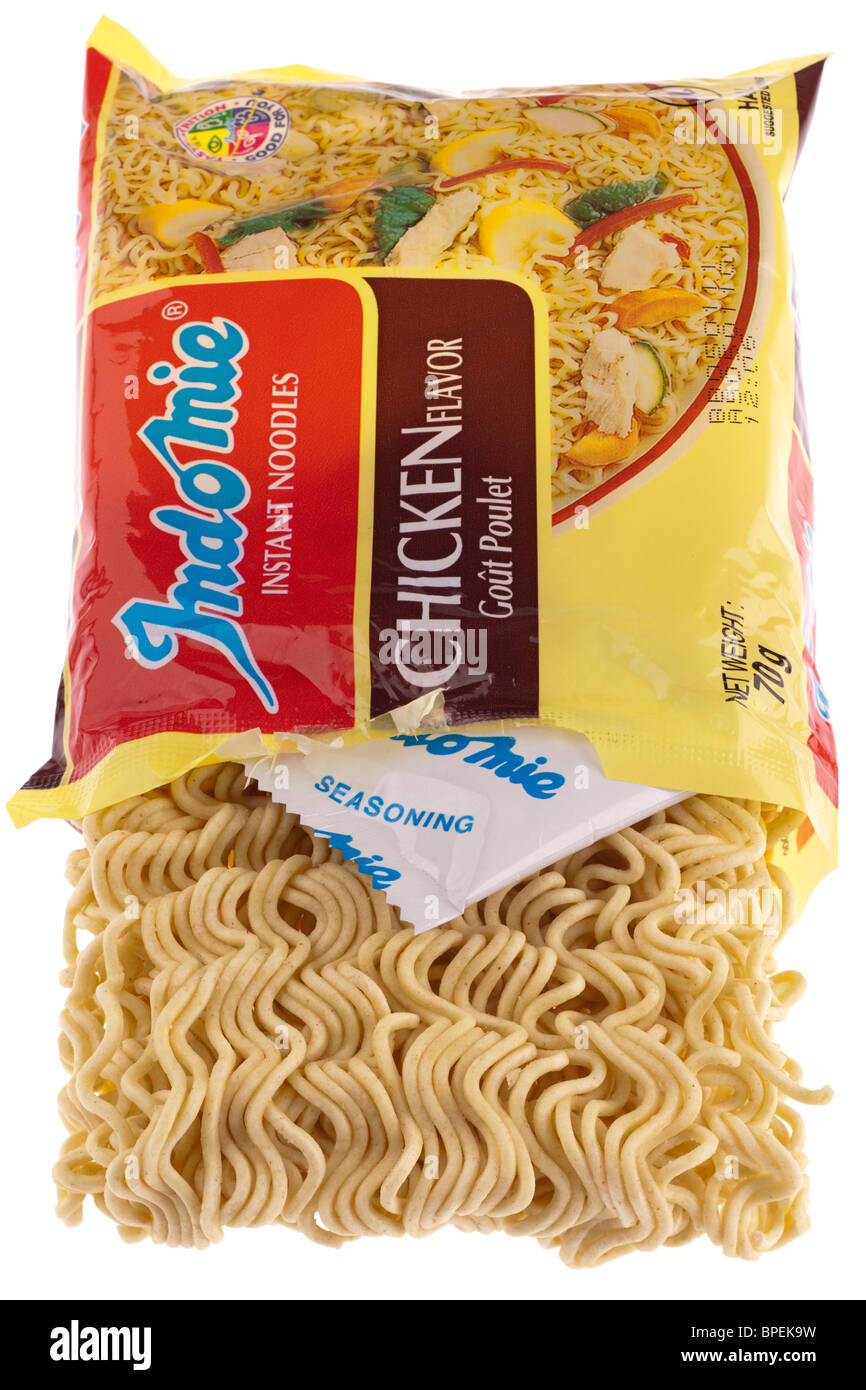 Pacchetto di Indomie essiccato spaghetti istantanei e aroma in bustina Foto Stock