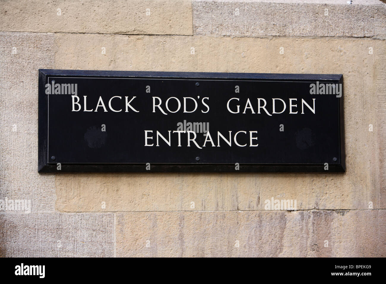 Asta di nero il giardino di ingresso - un segno sul case del Parlamento, Westminster, London, SW1. Foto Stock