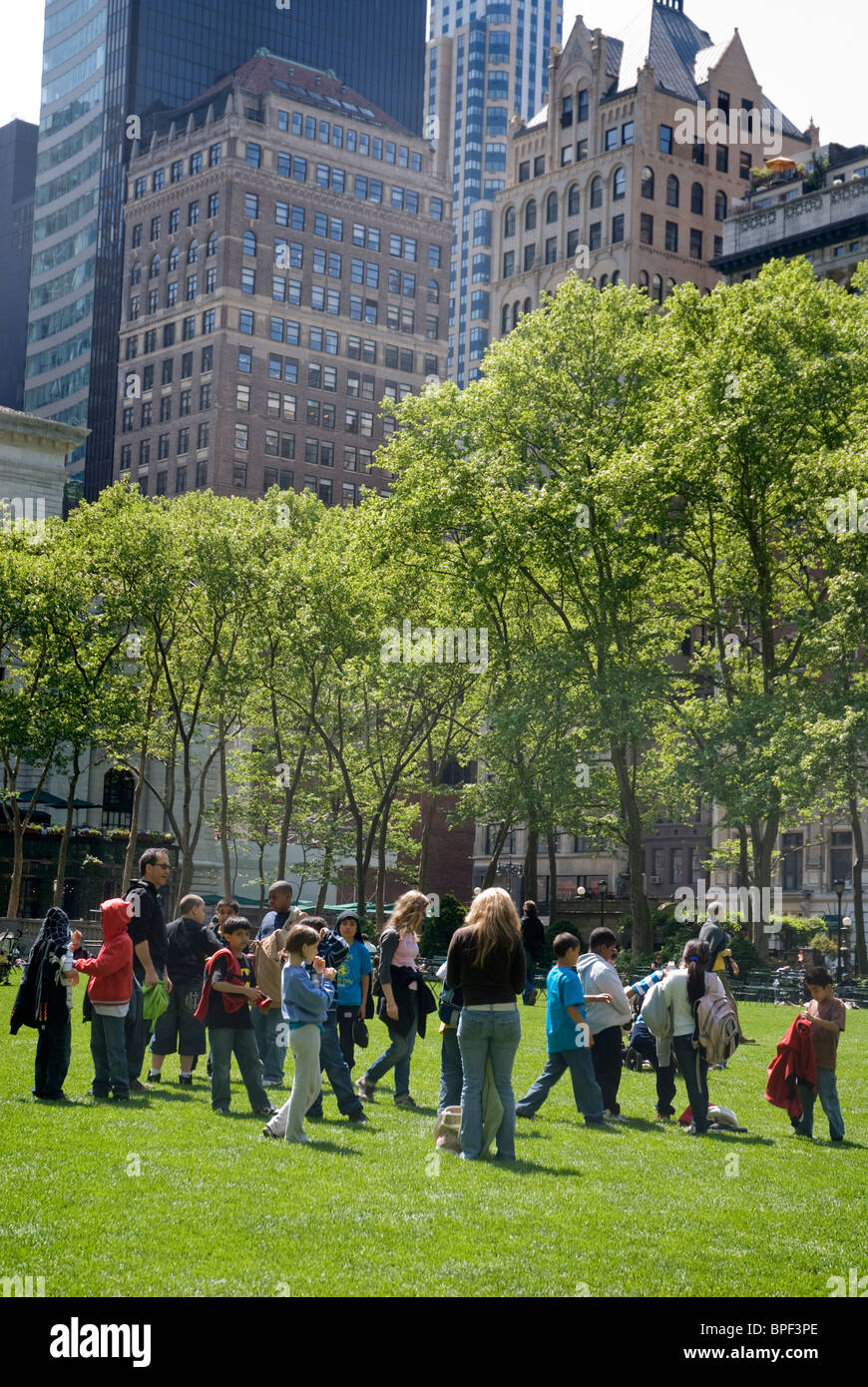 Persone in Bryant Park di New York City Foto Stock