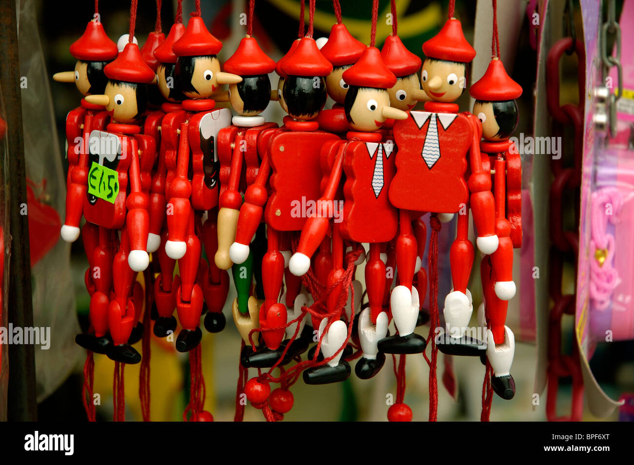 Pinocchio in legno Puppet souvenir turistici per la vendita in Italia Foto Stock