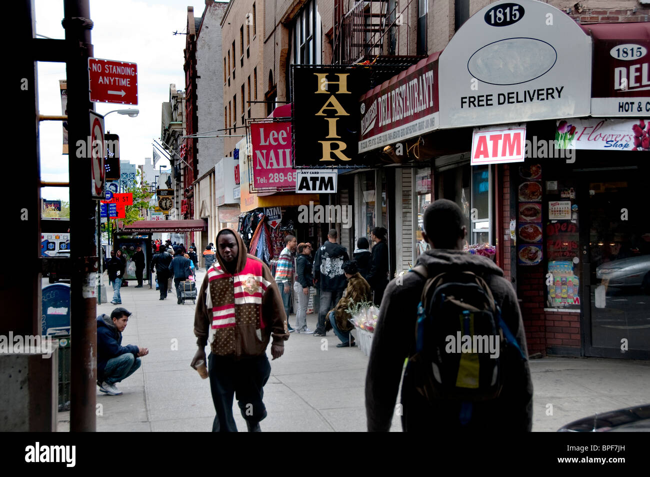 Occupato e active 125th Street in Harlem New York City Foto Stock