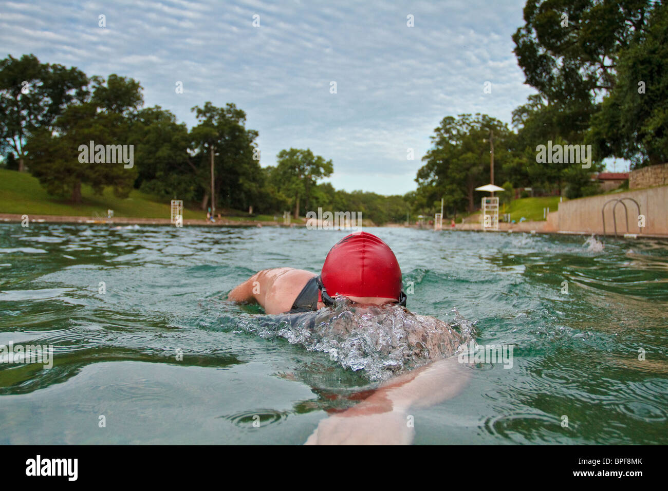 Triathlon nuotare formazione in Barton Springs Natural piscina alimentata, Austin, Texas Foto Stock
