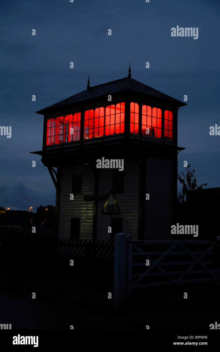 Elencate gli edifici illuminati da artista Maurice Maguire ,parte dell'Arts Council England progetto finanziato "trasformare" a Snibston. Foto Stock