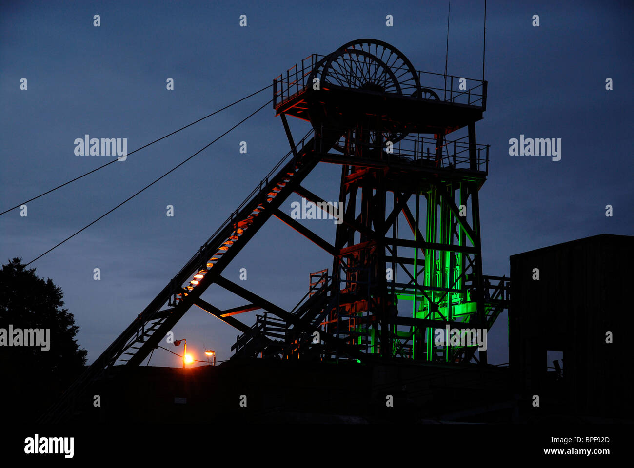 Elencate gli edifici illuminati da artista Maurice Maguire ,parte dell'Arts Council England progetto finanziato "trasformare" a Snibston. Foto Stock