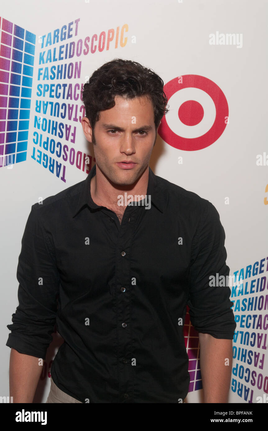 Penn Badgley sul bersaglio caleidoscopica moda spettacolare, Agosto 18, 2010 Foto Stock