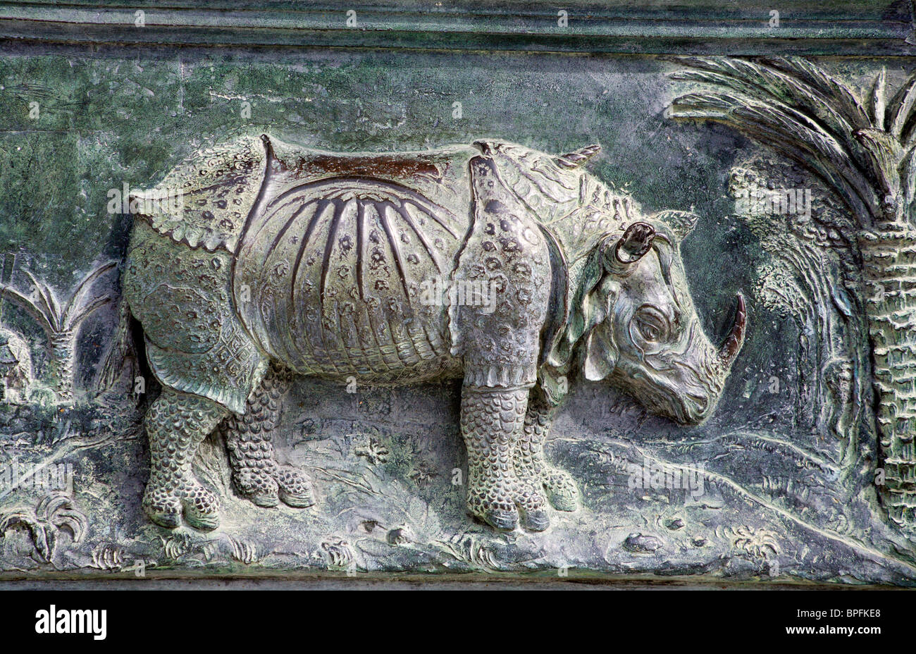 Pisa - il particolare forma porta cattedrale - rinoceronte - dal laboratorio di Giambologna (1597 - 1602) Foto Stock