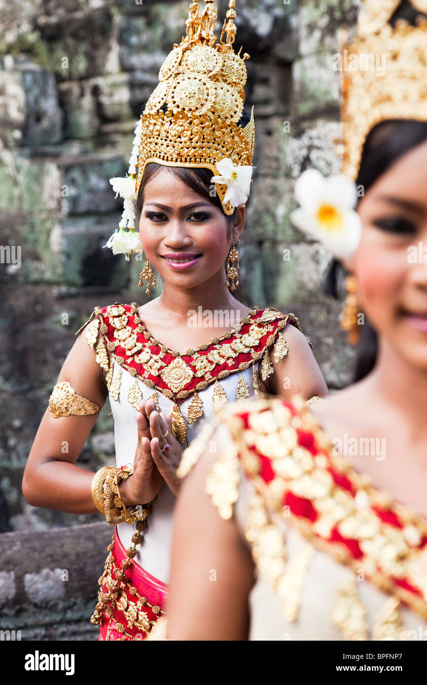 Tradizionale Apsara ballerini, il tempio Bayon, Angkor Wat, Siem Reap, Cambogia Foto Stock
