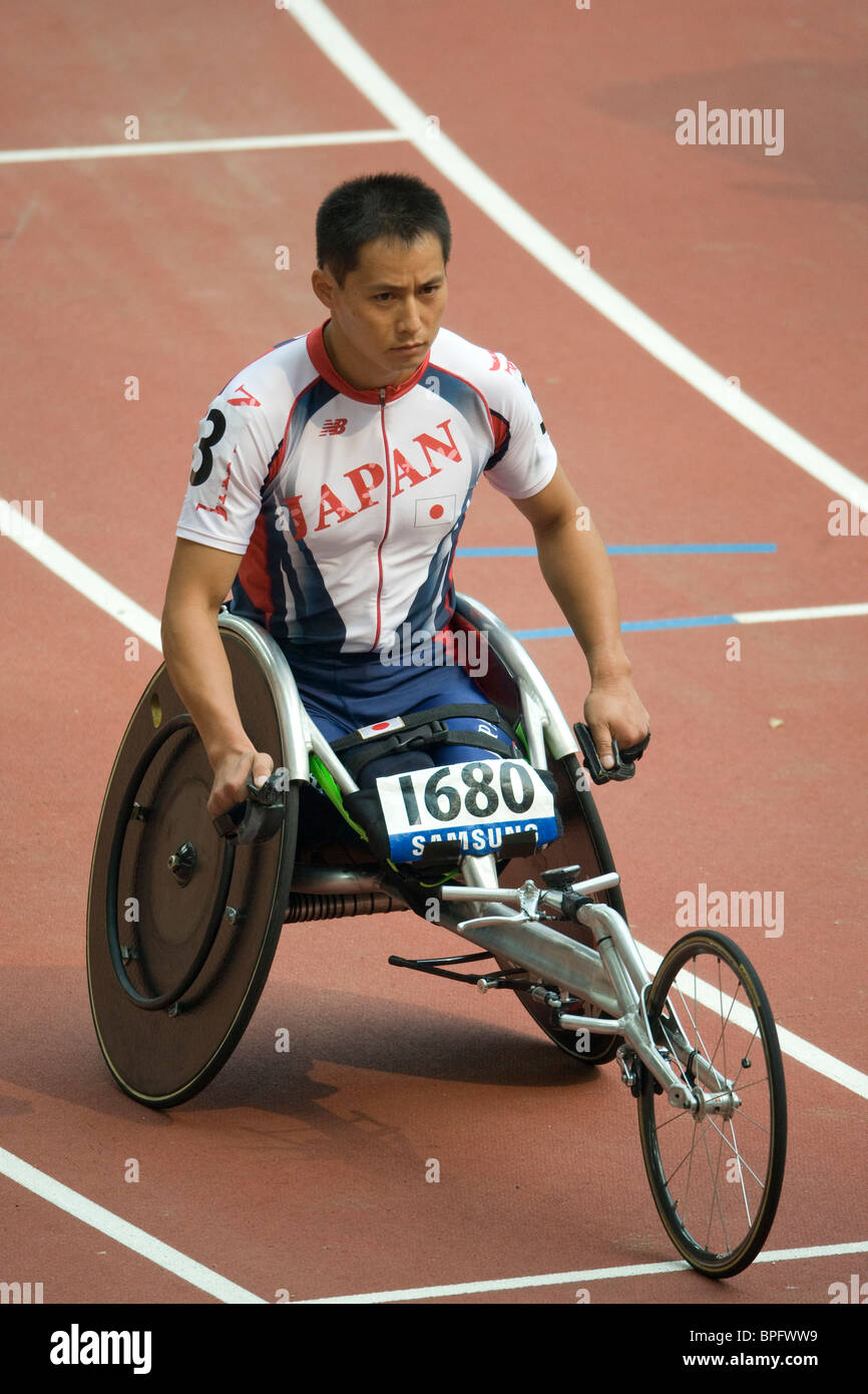 Kenji Kotani del Giappone all'inizio di un T54 uomini 400 metri di calore preliminare durante gli eventi di traccia in corrispondenza alle paraolimpiadi di Pechino Foto Stock