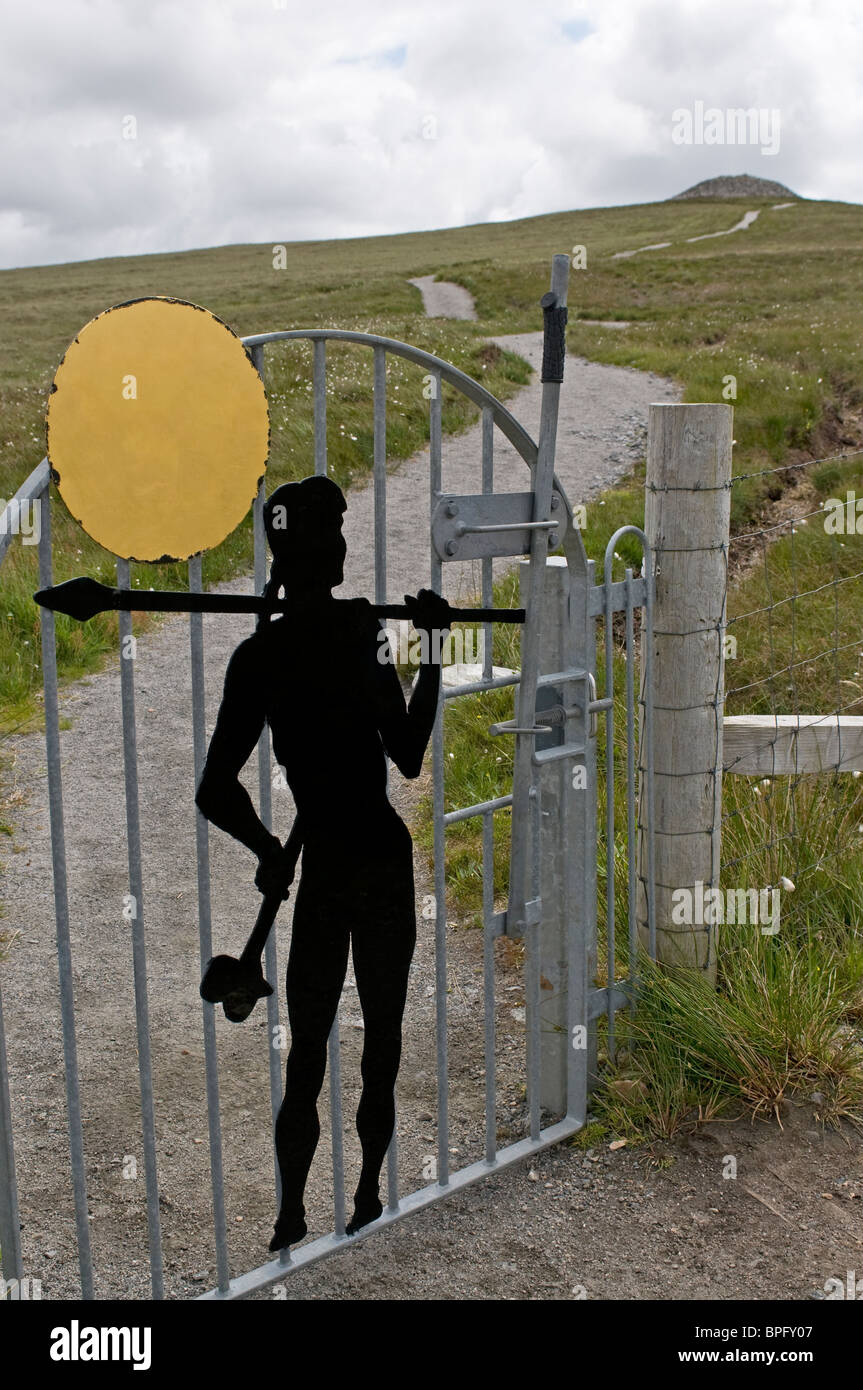 Il percorso fino a Barpa Langais sepoltura antica cairn sull'Isola di North Uist, nei pressi di Lochmaddy SCO 6448 Foto Stock