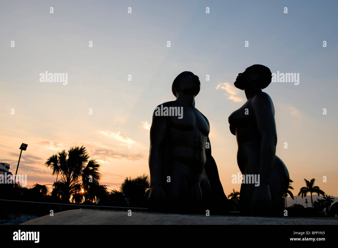 Redenzione canzone un monumento nel parco di emancipazione, Kingston, Giamaica Foto Stock