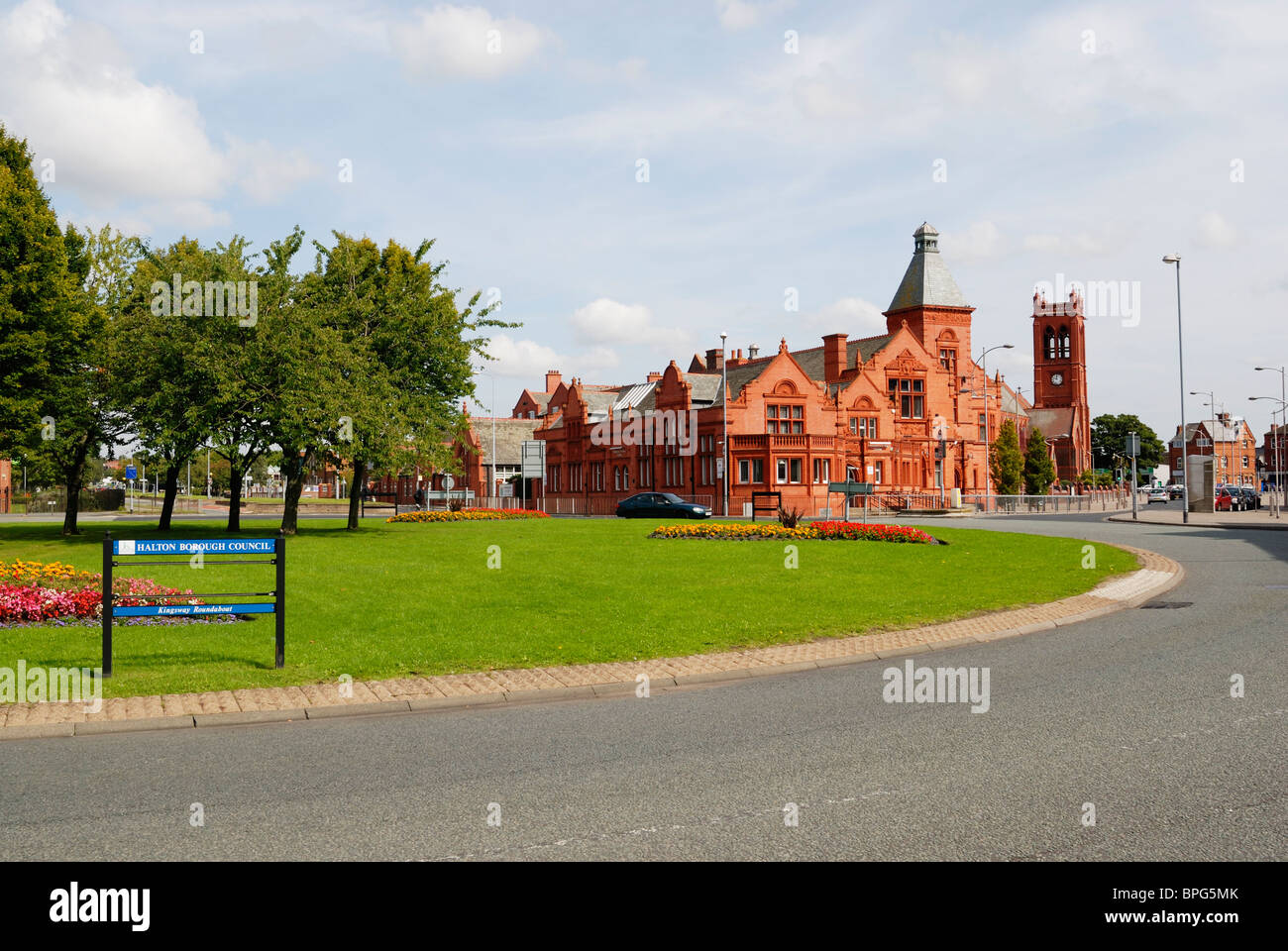 Widnes Technical College e la libreria - una volta che il centro di Widnes prima dello sviluppo della estremità superiore della principale area dello shopping. Foto Stock