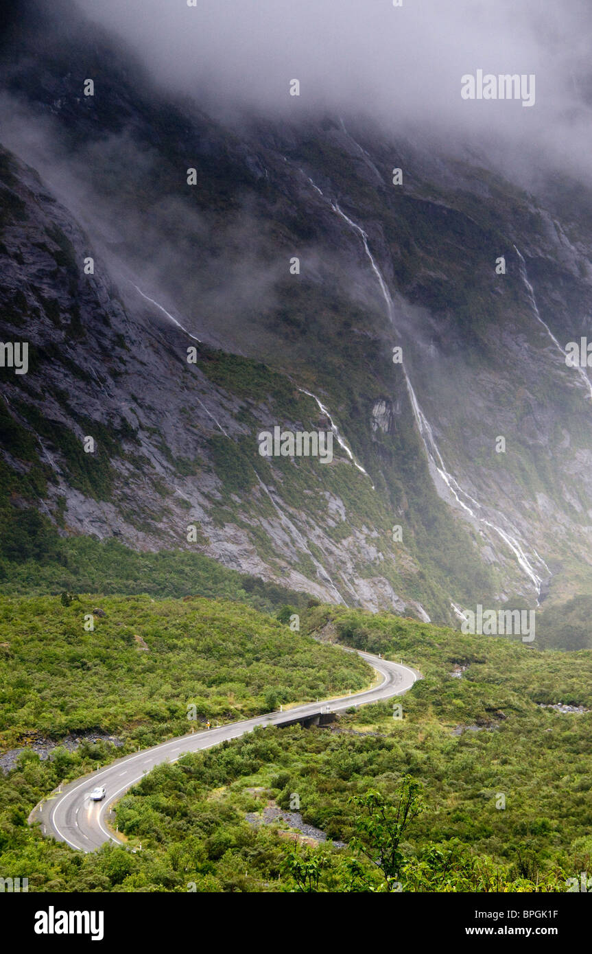 La strada a Milford Sound, Nuova Zelanda Foto Stock