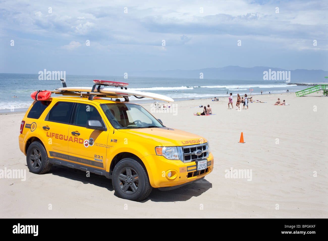 Ford Escape Hybrid Lifeguard veicolo parcheggiato sulla Spiaggia di Venice, California, Stati Uniti d'America Foto Stock