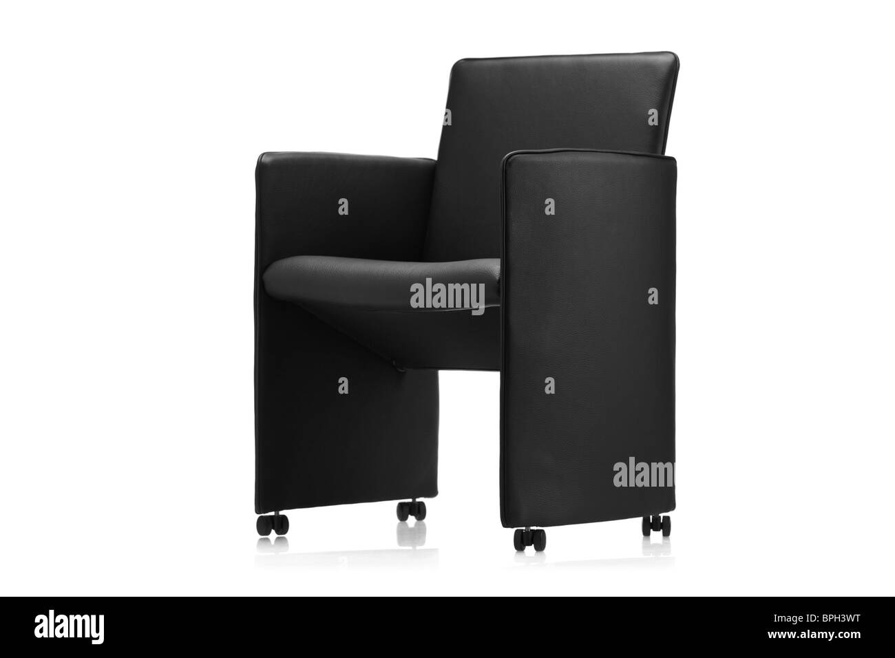 Una pelle poltrona nera Foto Stock