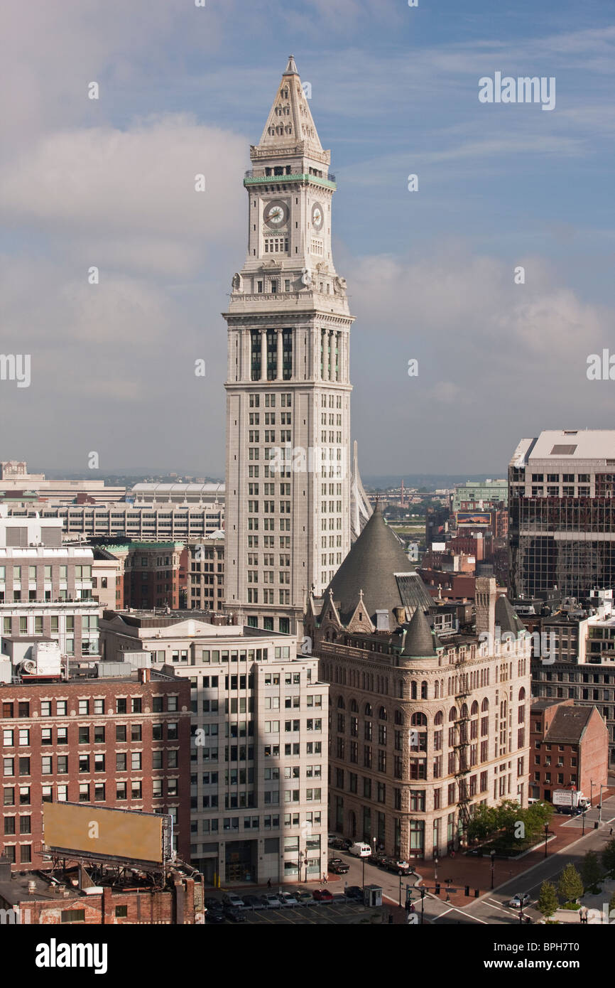 Edifici in una città, Rose Kennedy Greenway, Custom House Torre, grano e farina edificio Exchange, Boston Foto Stock