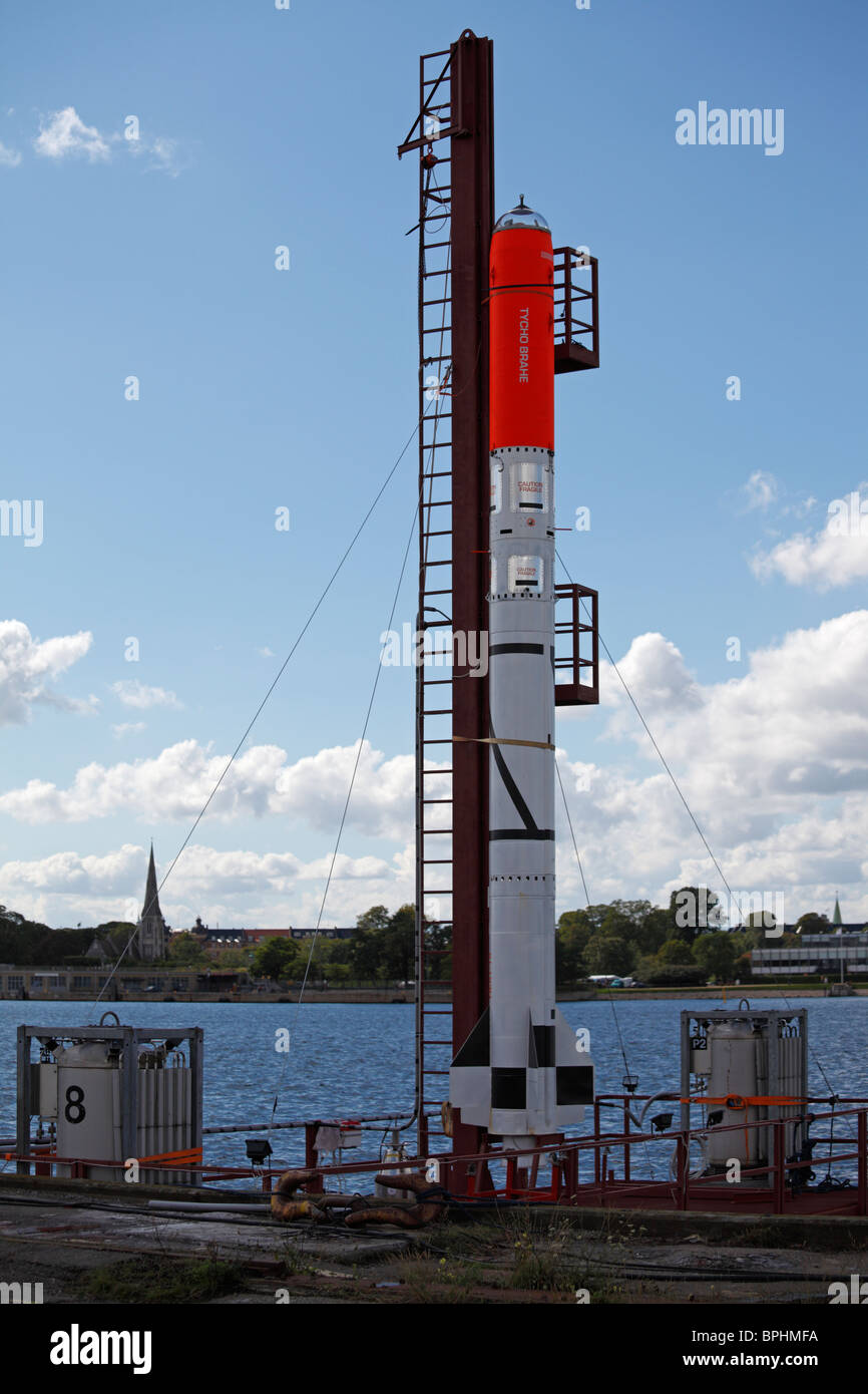 Il primo dilettante danese-razzo costruita soprannominato il calore sul suo lancio rig ormeggiati nel porto di Copenhagen Foto Stock