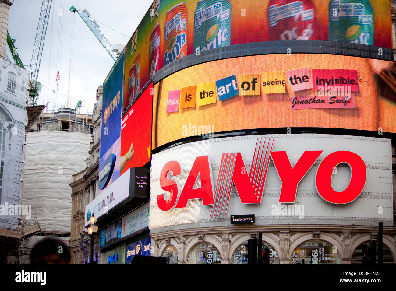 Piccadilly Circus insegne luminose, Londra, Inghilterra, Regno Unito. Foto Stock