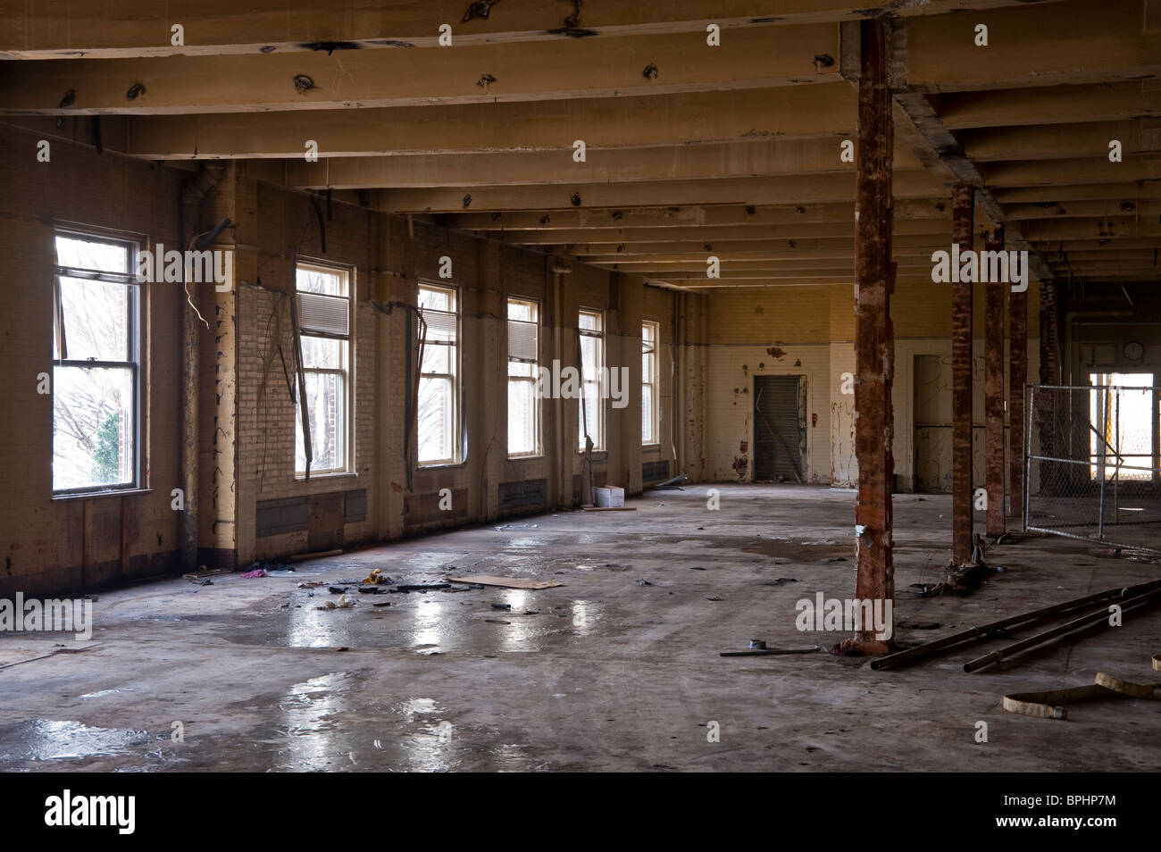 All'interno del vecchio stabilimento industriale abbandonato, Philadelphia, Stati Uniti d'America Foto Stock