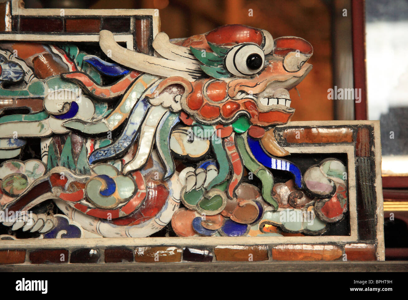 Khai Ding tomba in tinta, Vietnam. Thien Dinh Palace Foto Stock