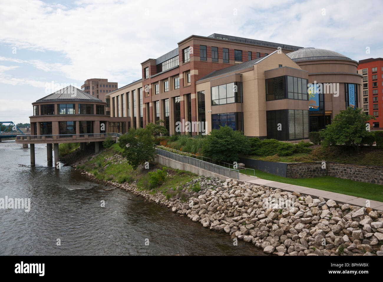 Van Andel Museum Center in città, Grand Rapids, Michigan, vista dal fiume negli Stati Uniti, nessuno orizzontale ad alta risoluzione Foto Stock