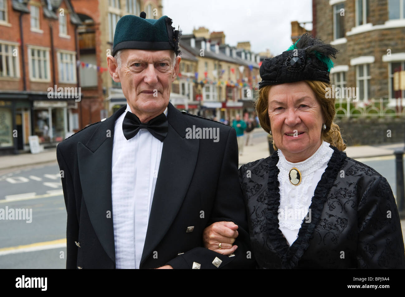 Classe superiore Victorians in costume in occasione dell'annuale Festival del Vittoriano in Llandrindod Wells Powys Mid Wales UK Foto Stock