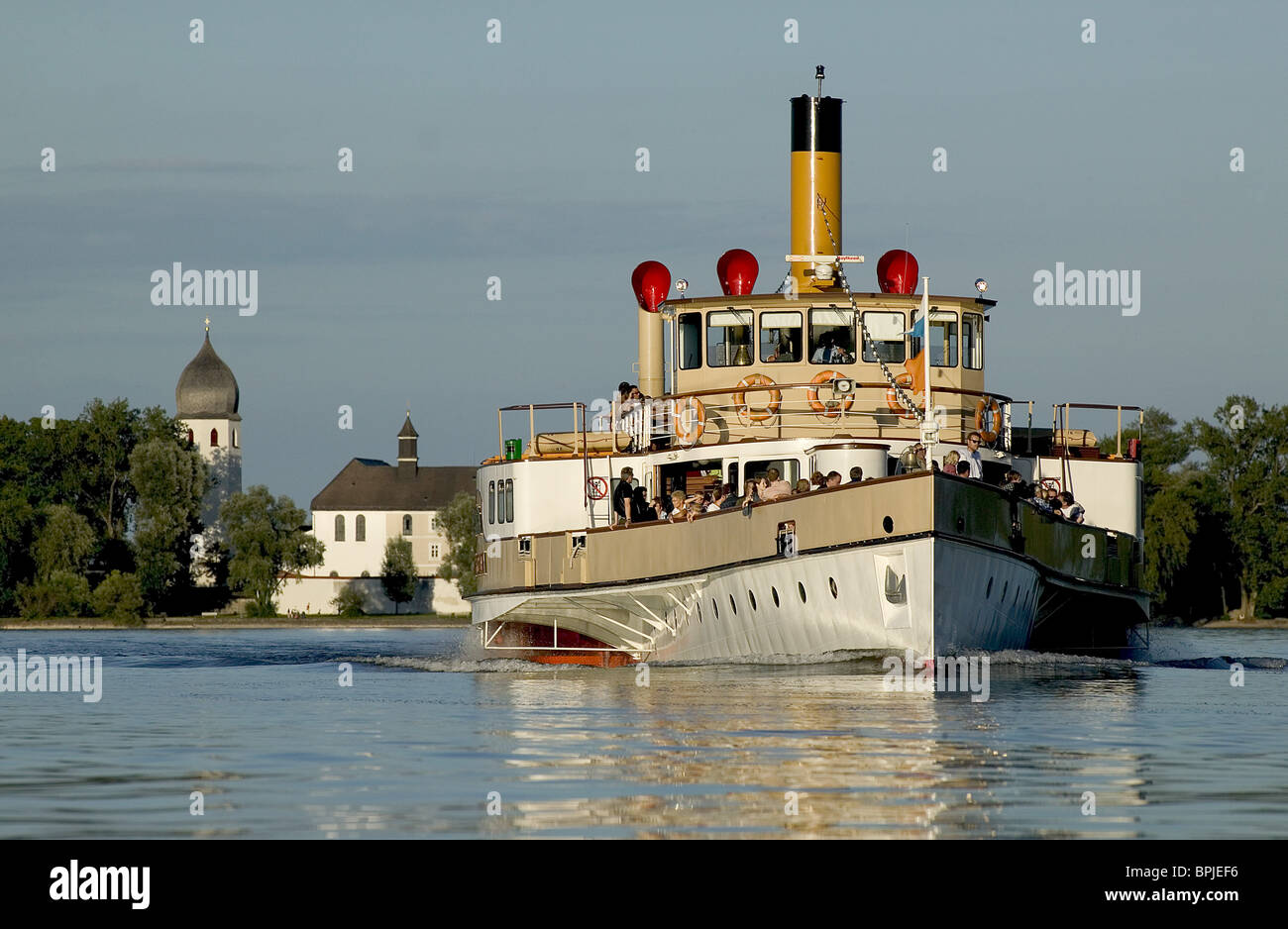 Battello a vapore Ludwig Fessler, costruito nel 1926, davanti di Fraueninsel, il Lago Chiemsee, Chiemgau, Baviera, Germania Foto Stock