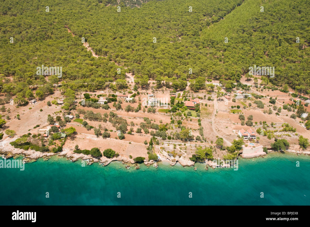 Vista aerea di impatto umano sulla foresta costiera coprire Gokova Turchia Foto Stock