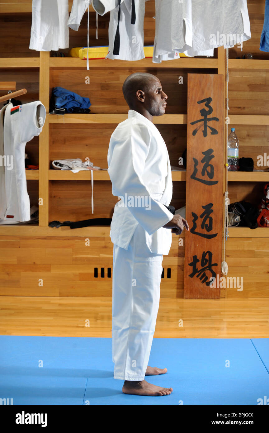 Il cieco judo giocatore Darren Harris che rappresenteranno il GB alle paraolimpiadi di Pechino, nella foto con il Team di formazione del bagno facil Foto Stock