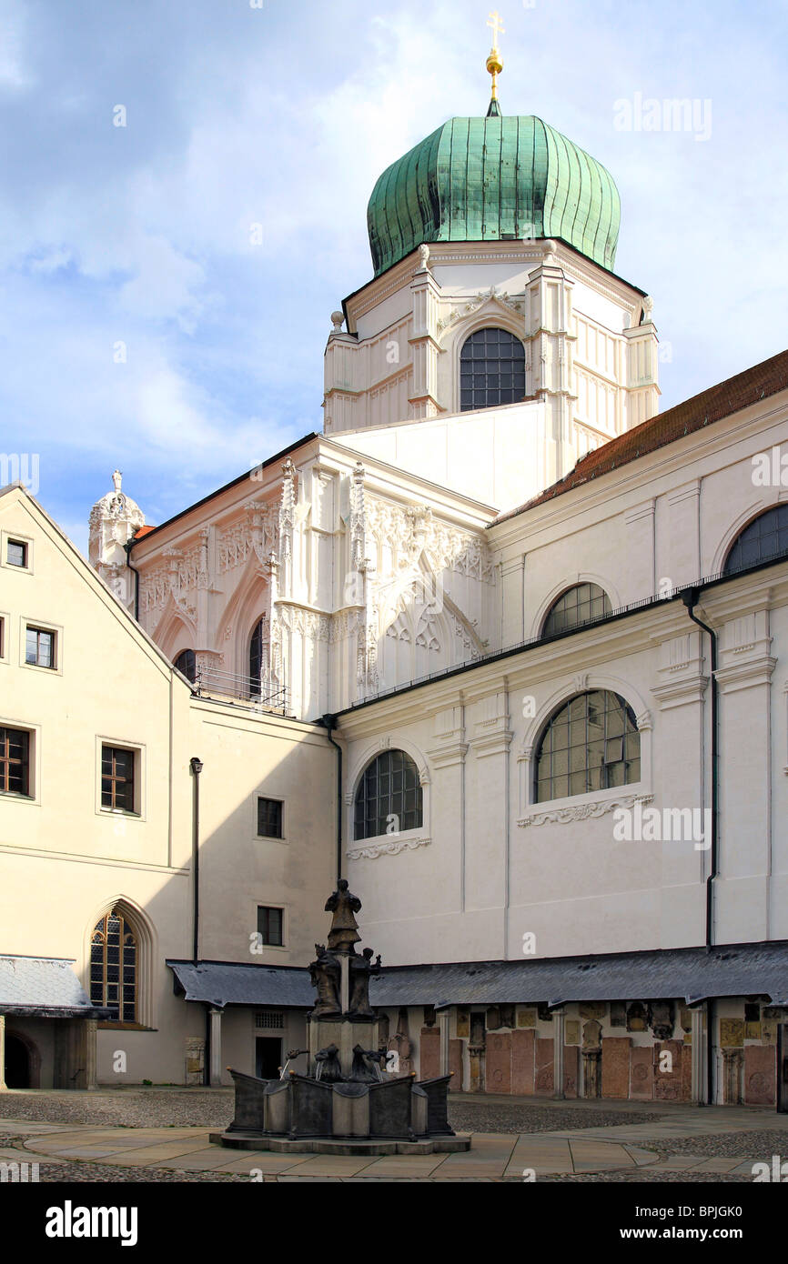 Cattedrale di St. Stephan cortile di clausura in Passau, Bassa Baviera, Germania Foto Stock