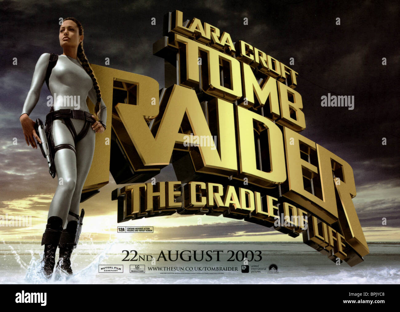 ANGELINA JOLIE POSTER Lara Croft Tomb Raider 2: la culla della vita (2003  Foto stock - Alamy