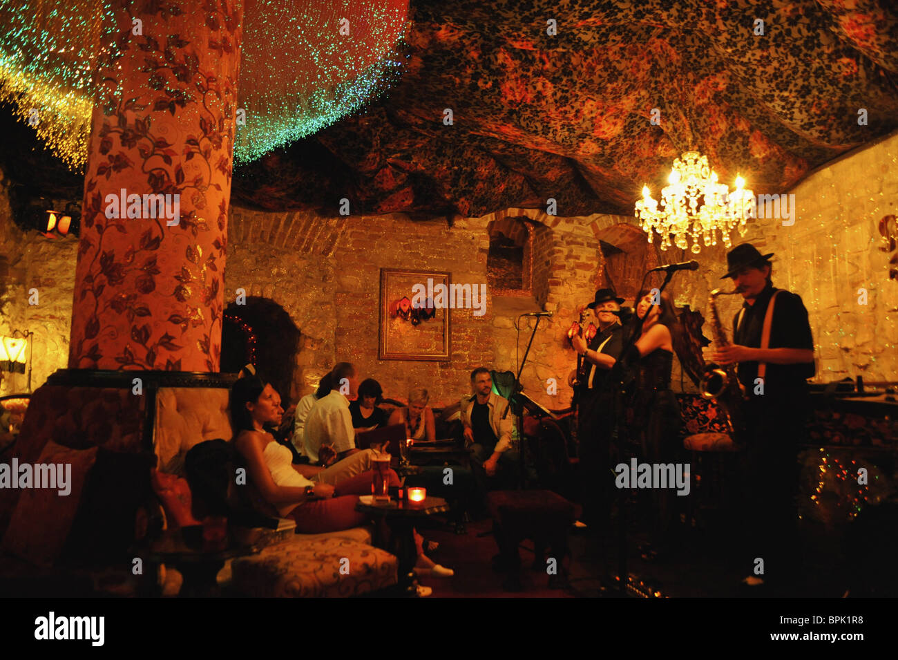 Concerto dal vivo, musicisti di suonare al pianoforte Rouge jazz bar, Cracovia, in Polonia, in Europa Foto Stock