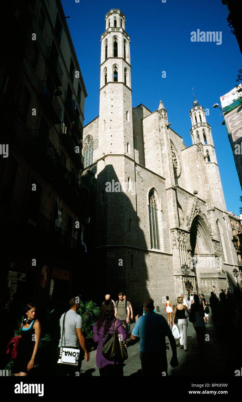 La chiesa gotica di Santa Maria del Mar a Ribera quartiere di Barcellona in Spagna. Foto Stock