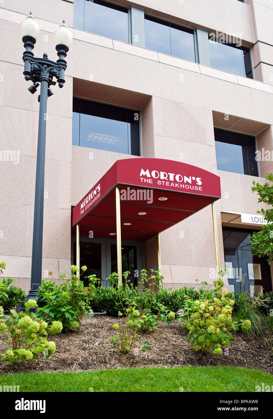 L'ingresso anteriore per il Morton's Steak House di Tyson's Corner, Virginia. Foto Stock