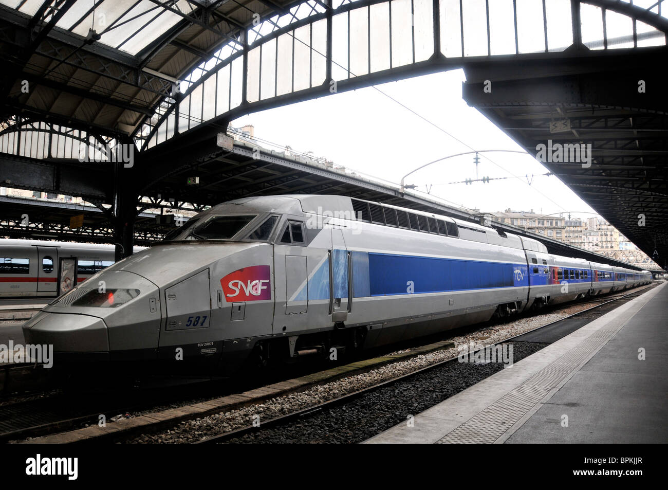 TGV in treno la stazione ferroviaria Est, Parigi, Francia Foto Stock