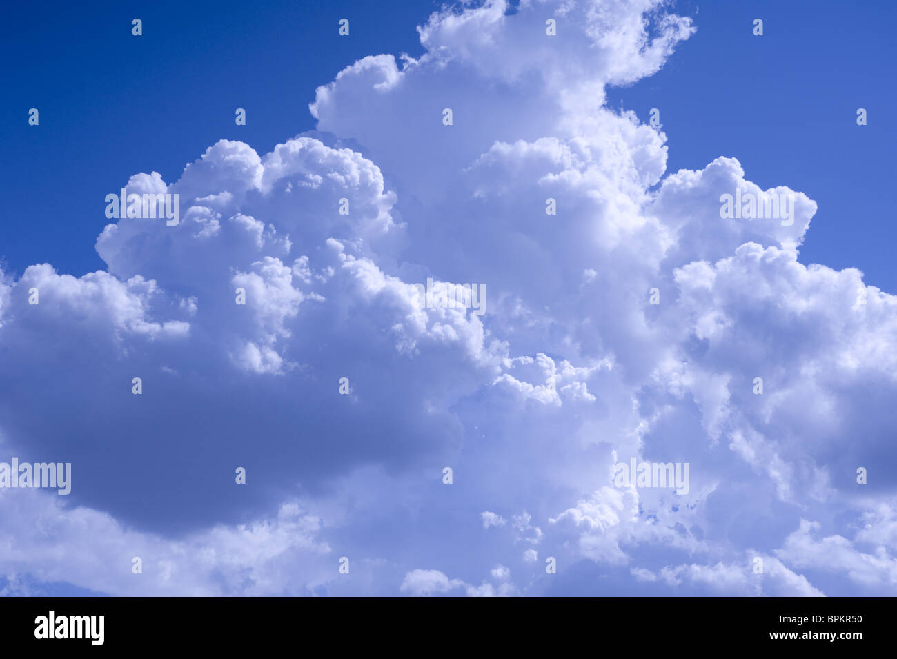 Nuvole e cielo blu Foto Stock