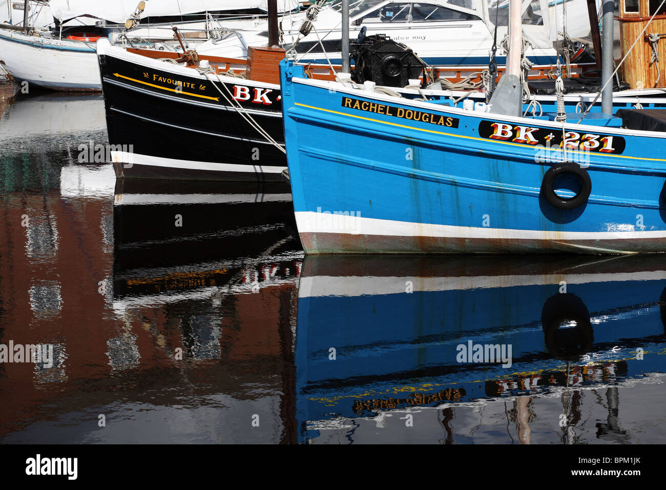 Barche da pesca Favorite BK 11 e Rachel Douglas BK 231 ormeggiati all'interno di San Pietro Marina, Newcastle upon Tyne, England, Regno Unito Foto Stock