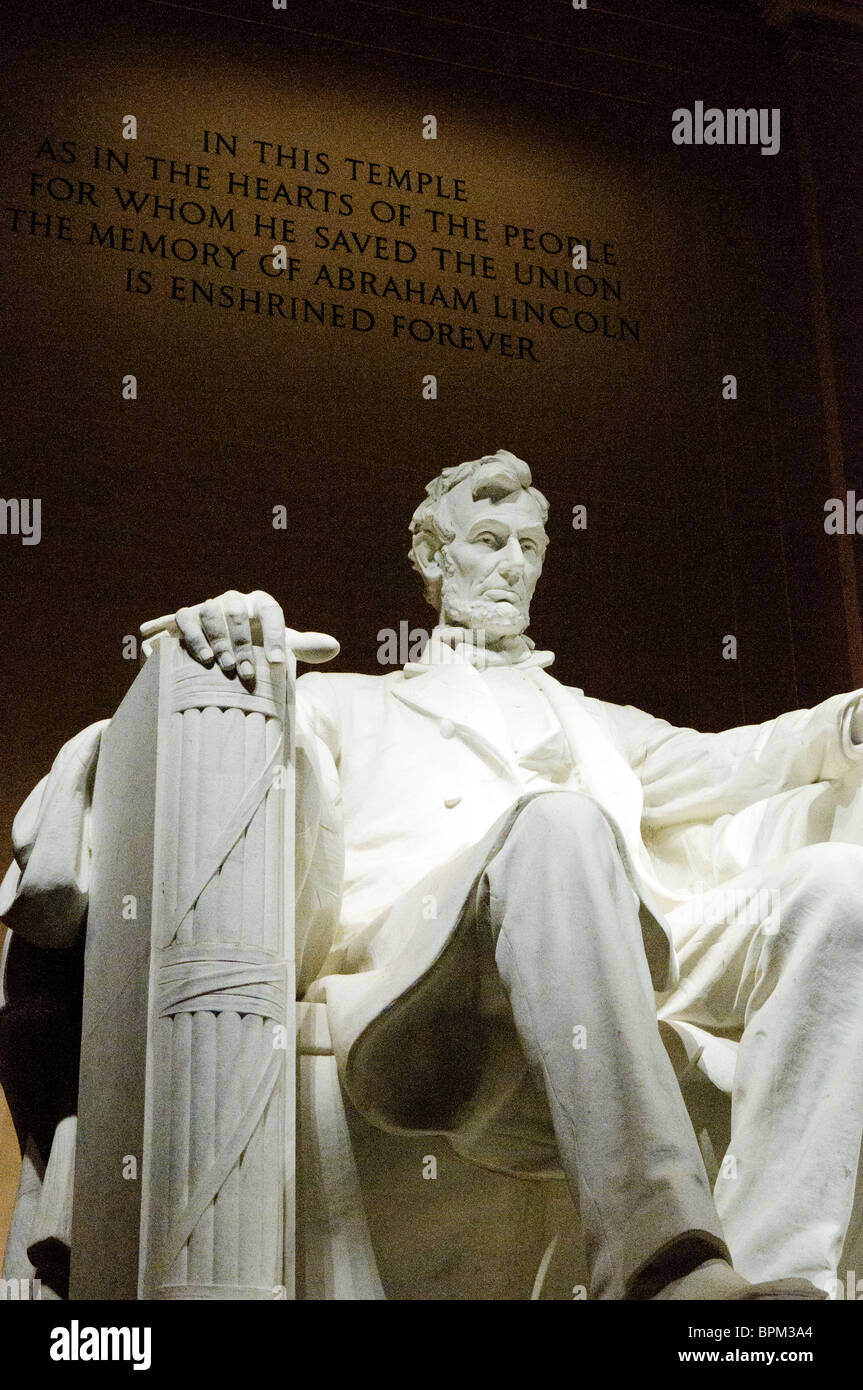WASHINGTON DC, Stati Uniti d'America - Night Shot della statua di Lincoln nel Lincoln Memorial Foto Stock